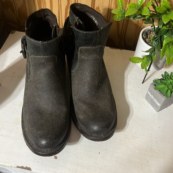 JB Dillon Booties - Picture 2 of 4